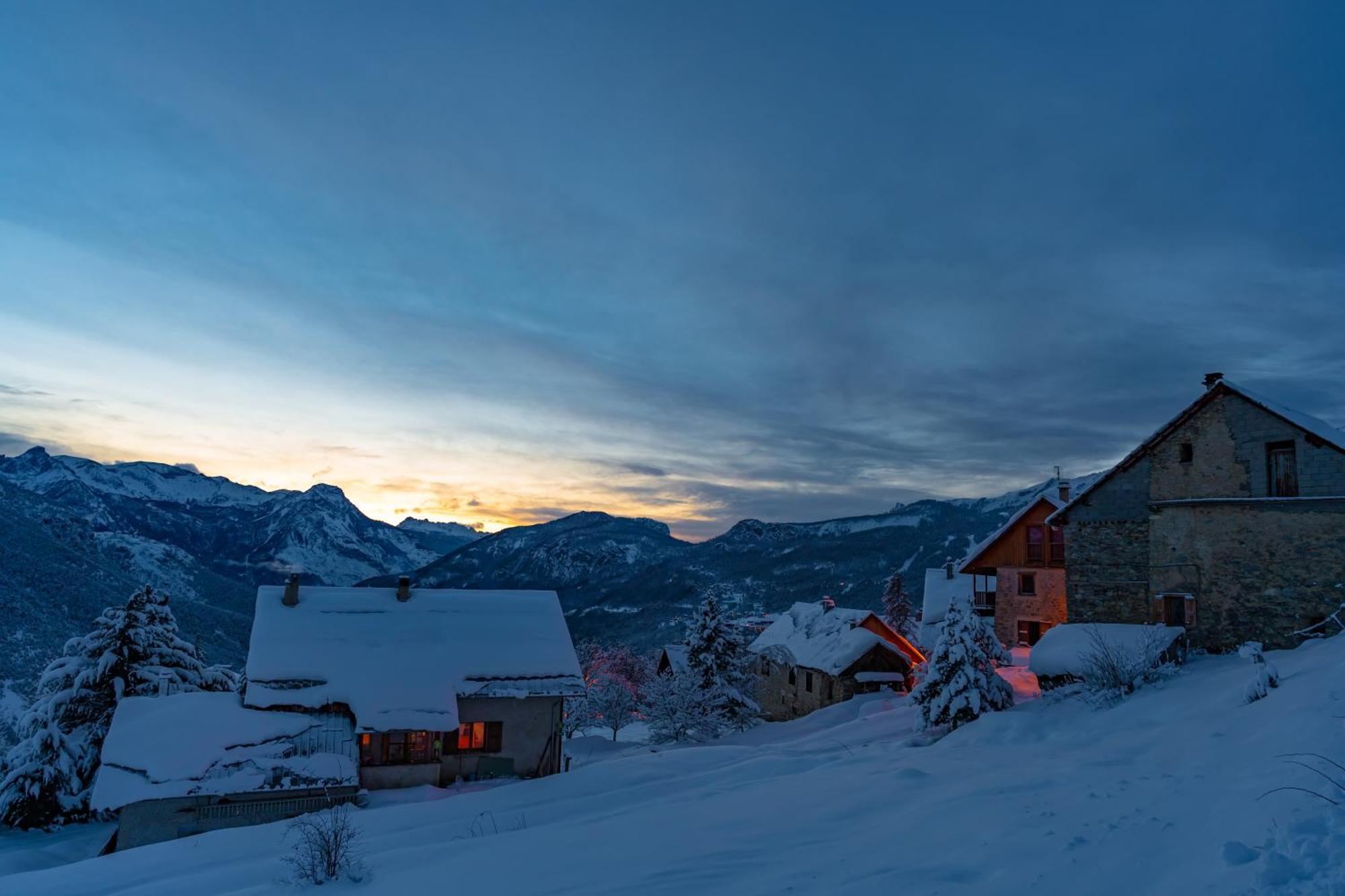 Ecrins De Cocon - Parc National Des Ecrins Lägenhet Pelvoux Exteriör bild